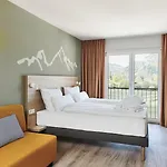 מלון Aja