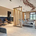 מלון Aja 4*